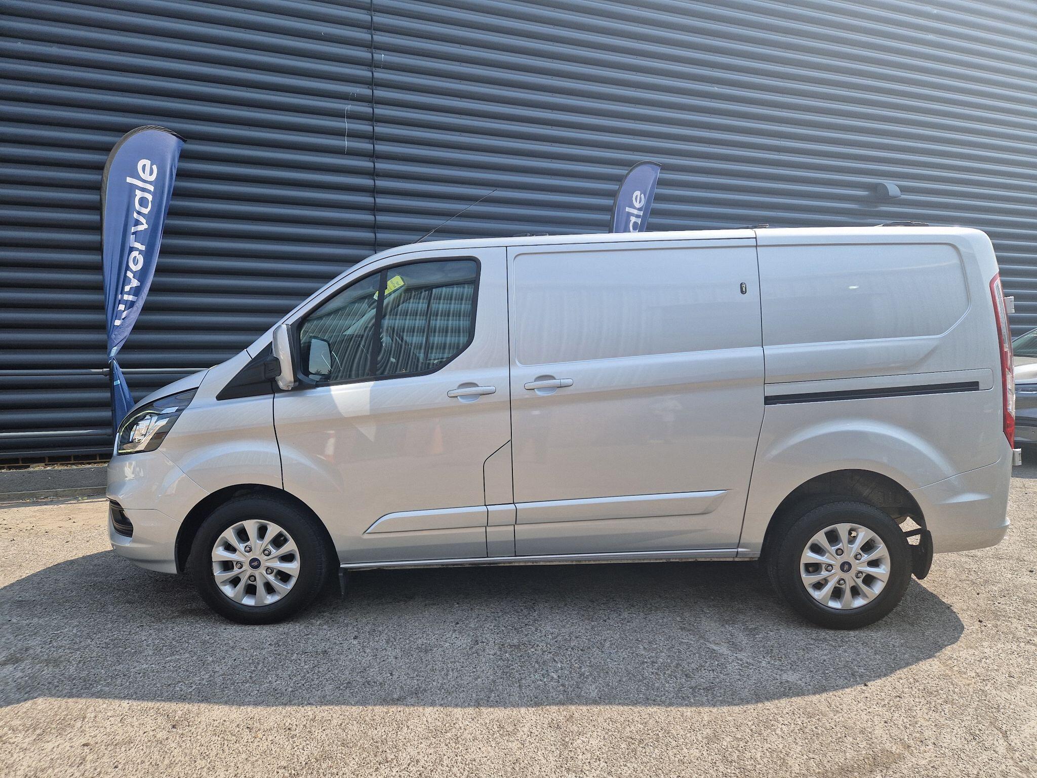 Ford Transit Custom image 8
